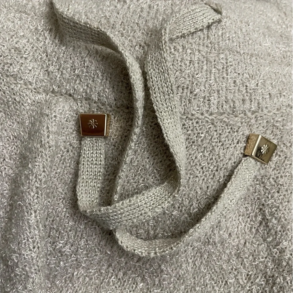 Funnel neck pullover